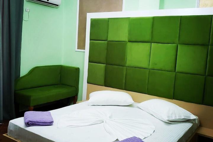 Room 18 of 48