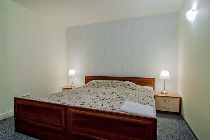 Room 2 of 40