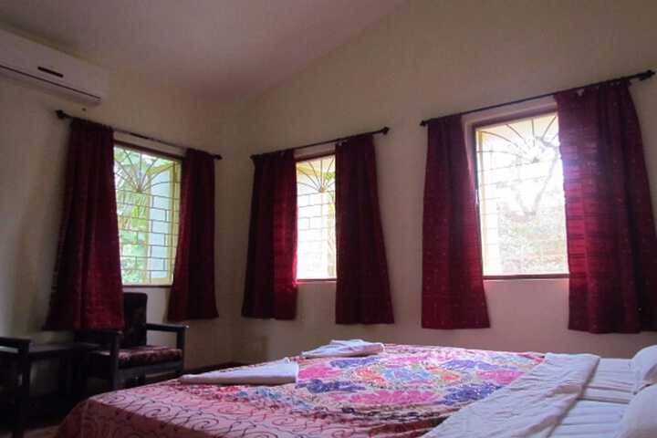 Room 4 of 4