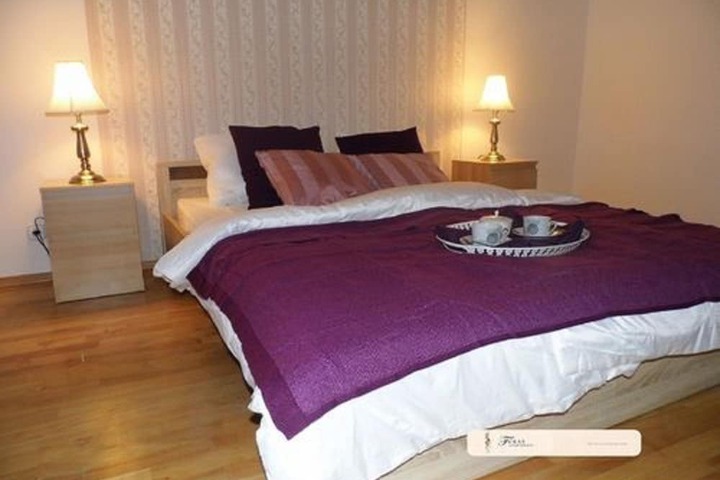 Room 5 of 18