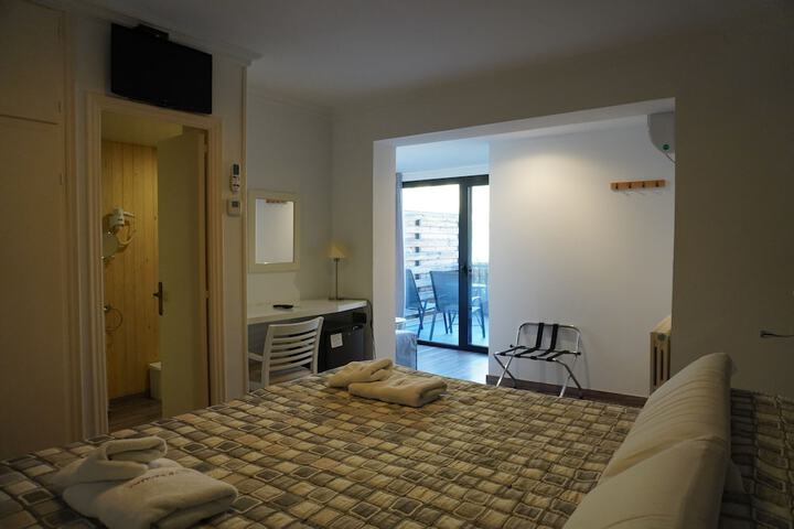 Room 5 of 42