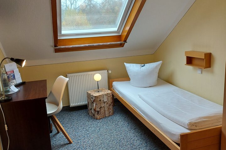 Room 11 of 38