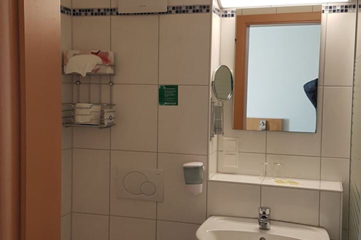 Room 17 of 39
