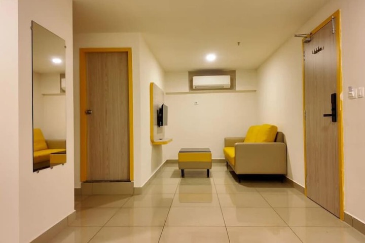 Room 9 of 12
