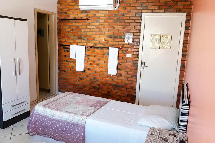 Room 8 of 17