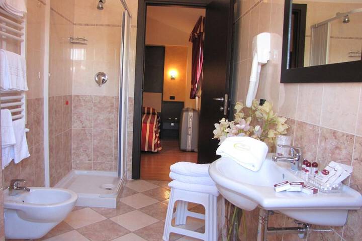 Room 42 of 68