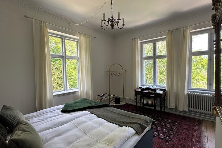 Room 38 of 77