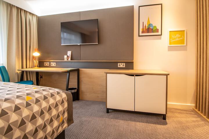 Room 16 of 162