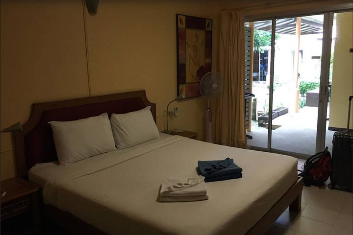 Room 4 of 17