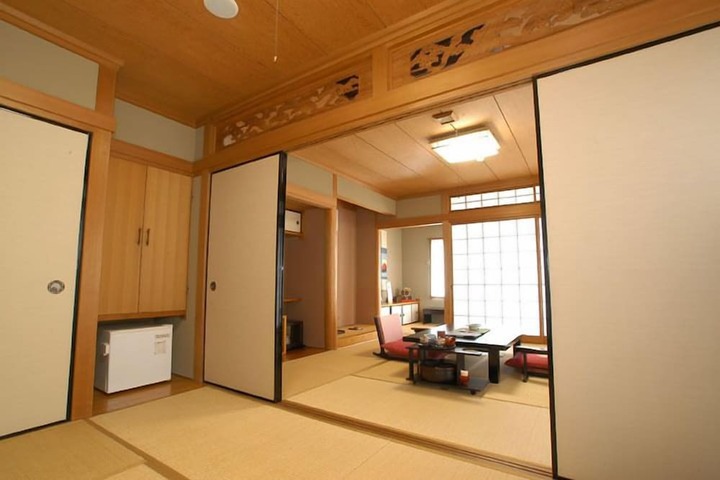 Room 9 of 38