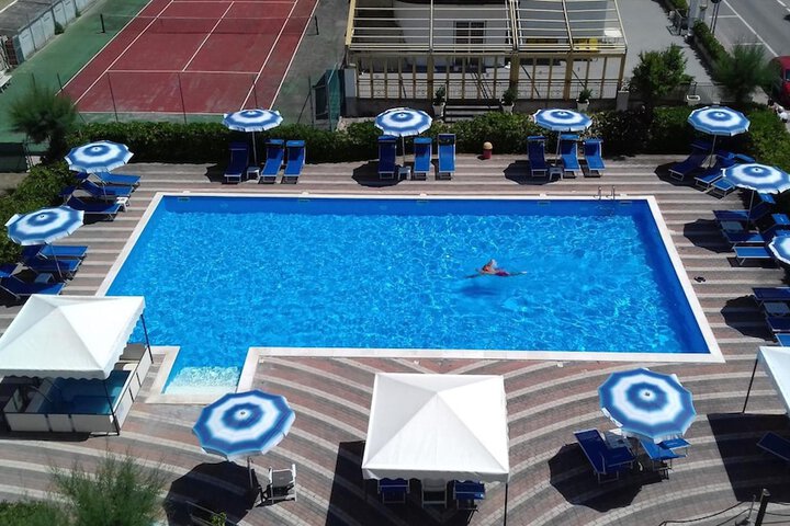Pool 22 of 52