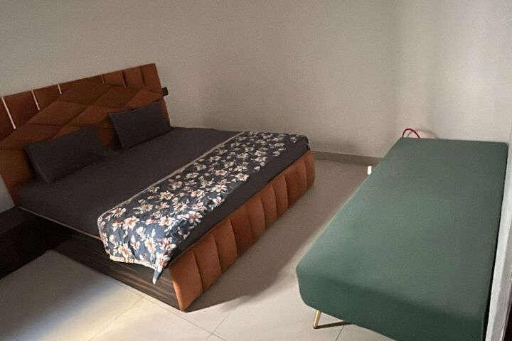 Room 8 of 28
