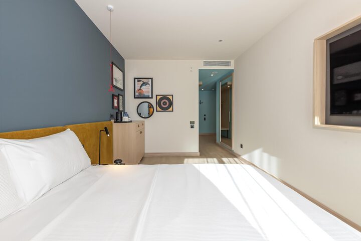 Room 6 of 54