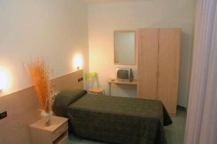 Room 5 of 13