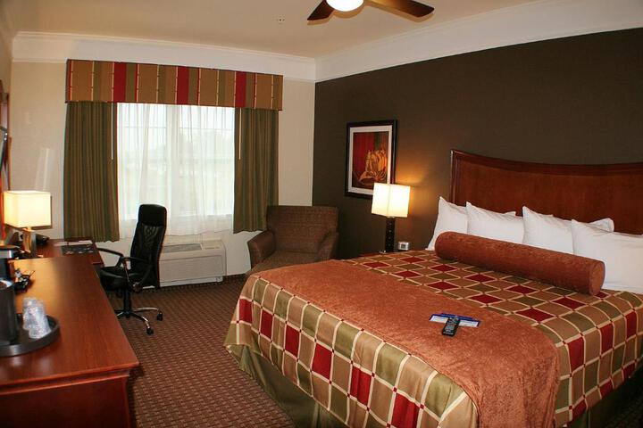 Suite 1 King Bed Separate Bedroom Sofa Bed Corner Room Dry Bar Full Breakfast (8 of 14)