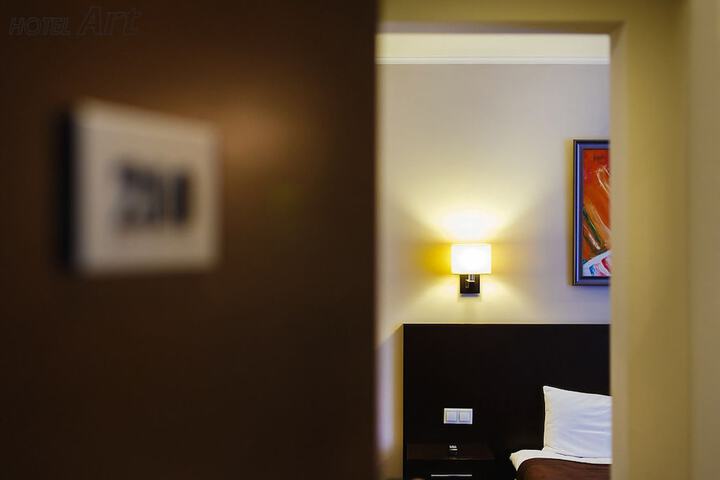 Room 18 of 130