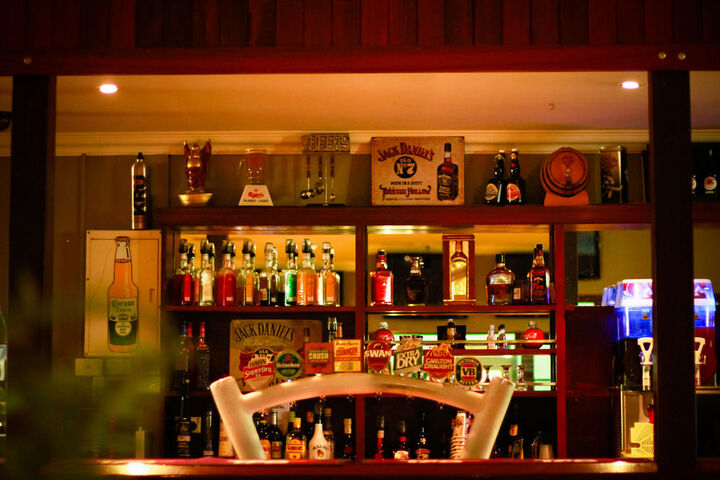 Lounge 22 of 24