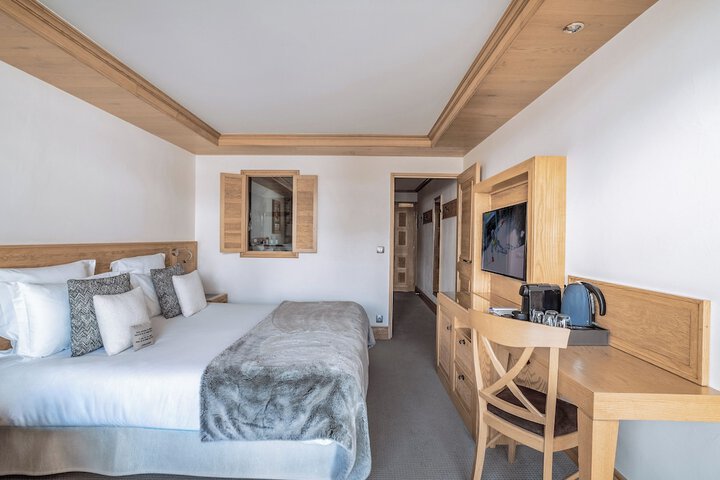 Room 42 of 193
