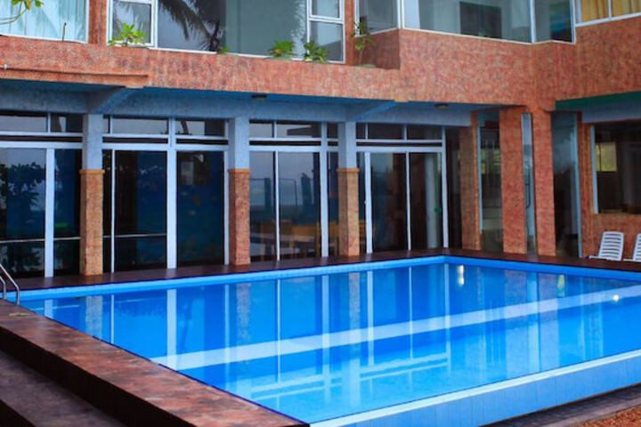 Hotel with Pool