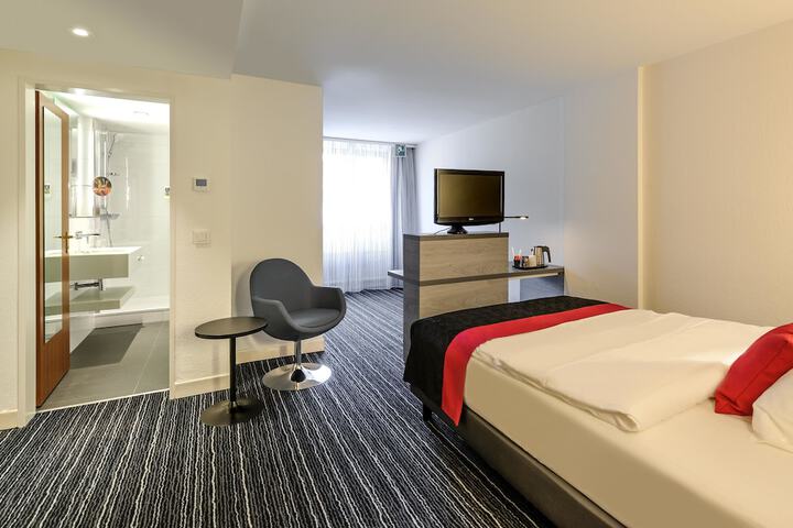 Room 4 of 34