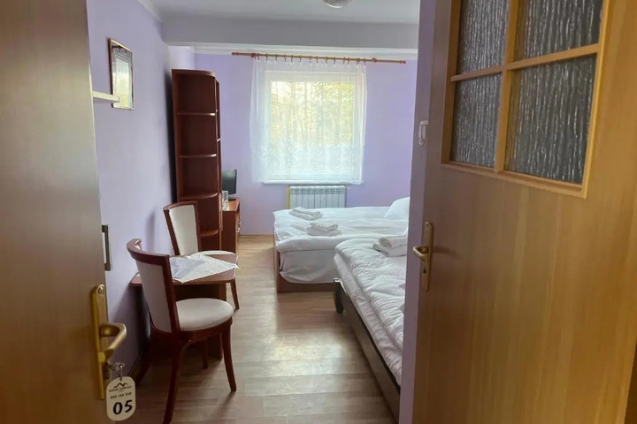 Room 5 of 16