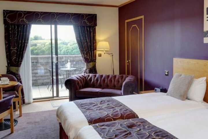 Room 4 of 68