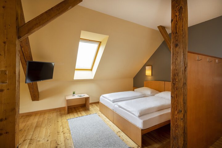 Room 7 of 34