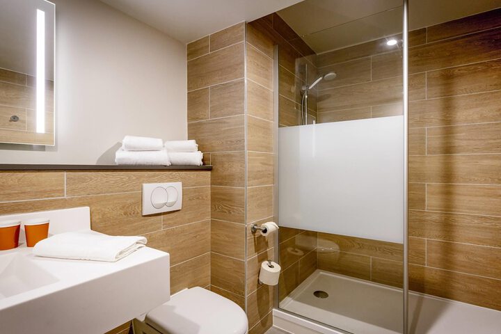 Room 4 of 42