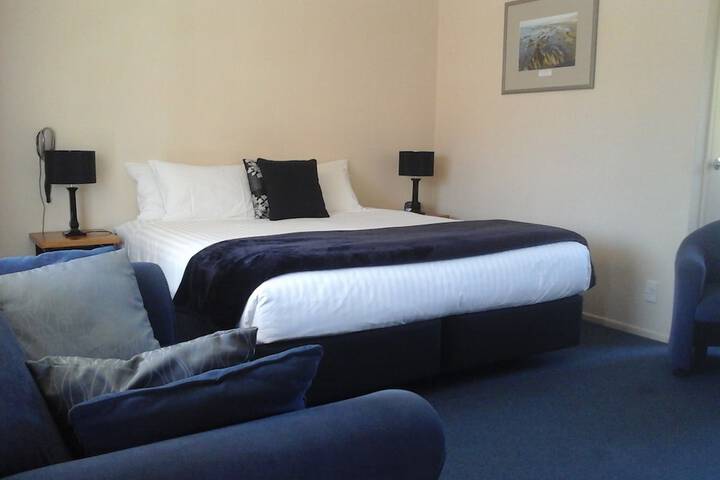 Room 9 of 42