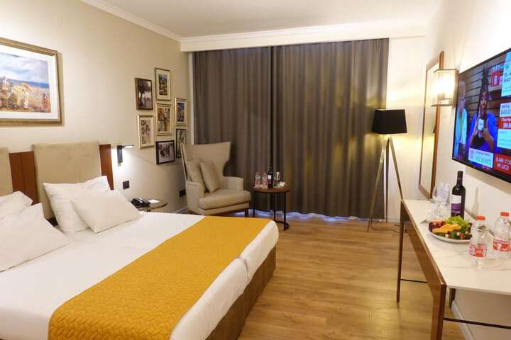 Room 15 of 46
