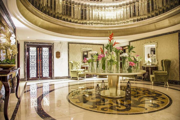 Entrance & Lobby