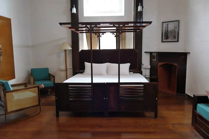 Room 7 of 24