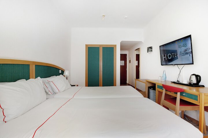 Room 7 of 68