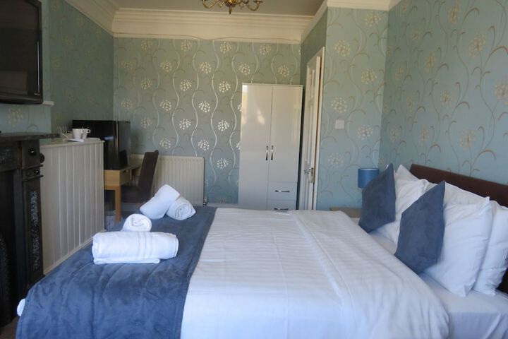 Room 13 of 39