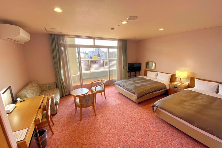 Room 11 of 35