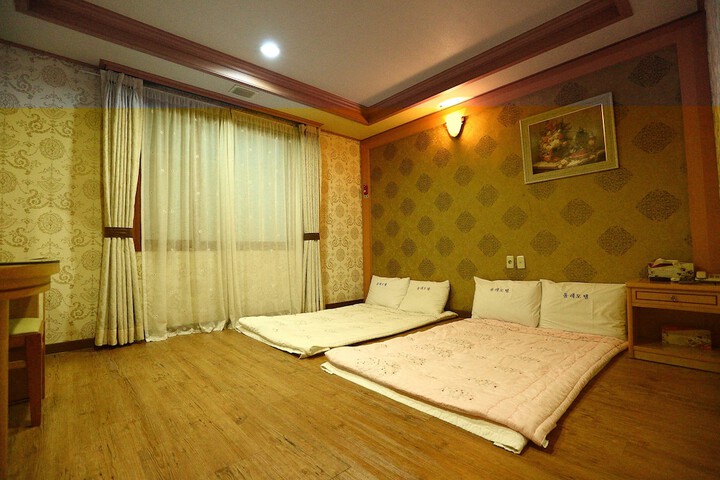 Room 17 of 36