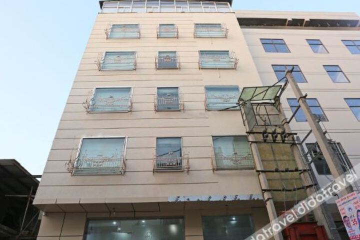 Royal Ramiro Residency