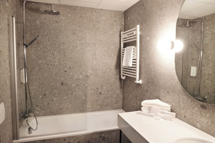 Room 46 of 72