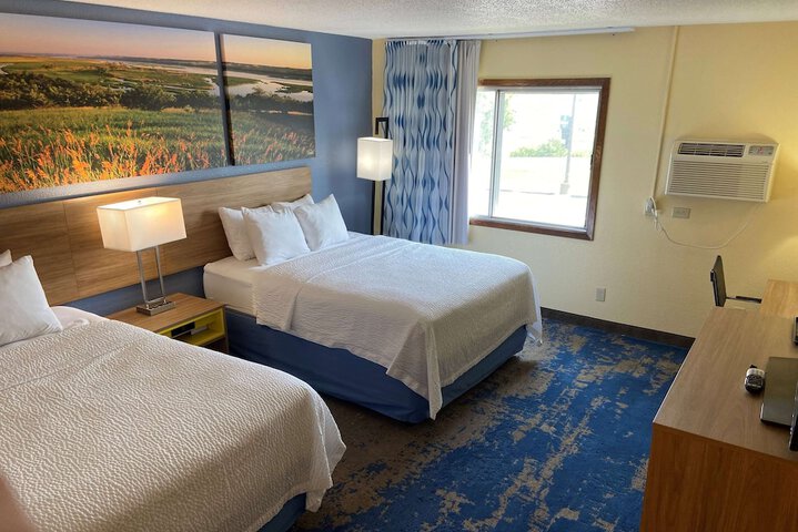 1 Queen Bed (17 of 29)