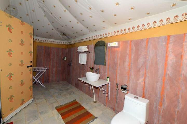 Room 4 of 9