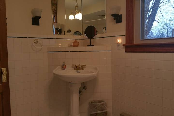 Room 150 of 198