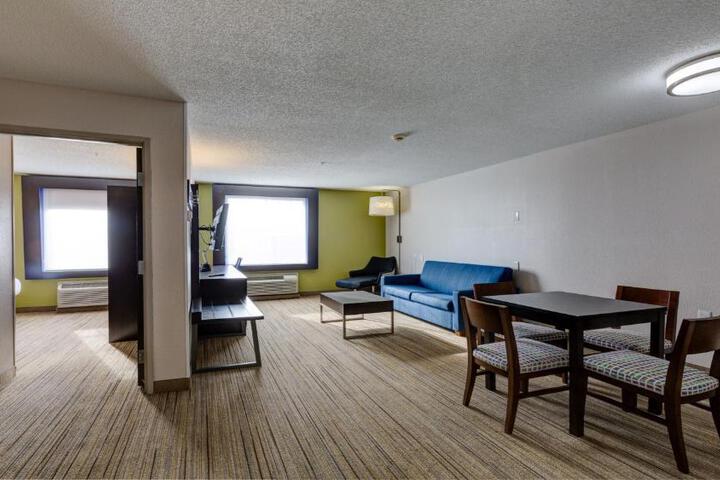 2 Queen Suite (5 of 8)
