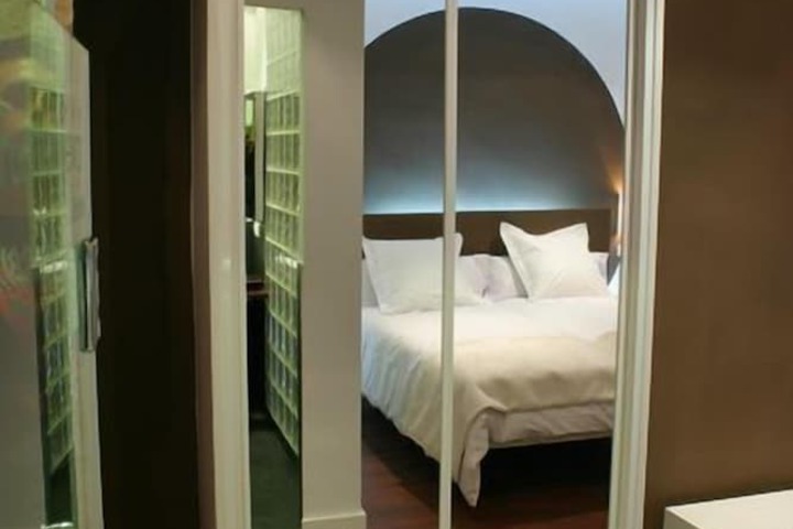 Room 8 of 36