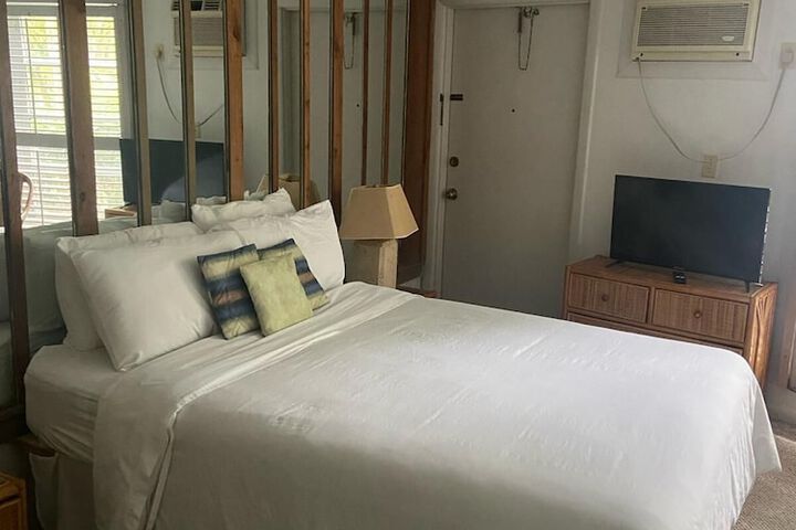Room 6 of 26