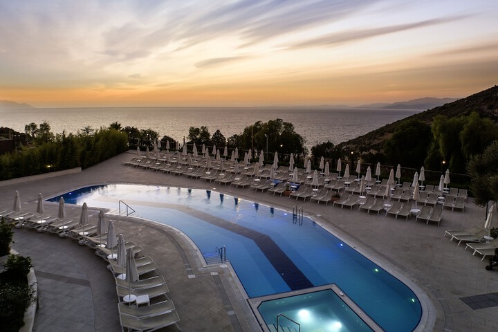 Hotel Pool