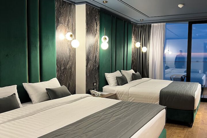 Room 30 of 107