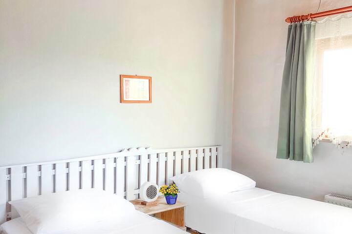 Room 6 of 34