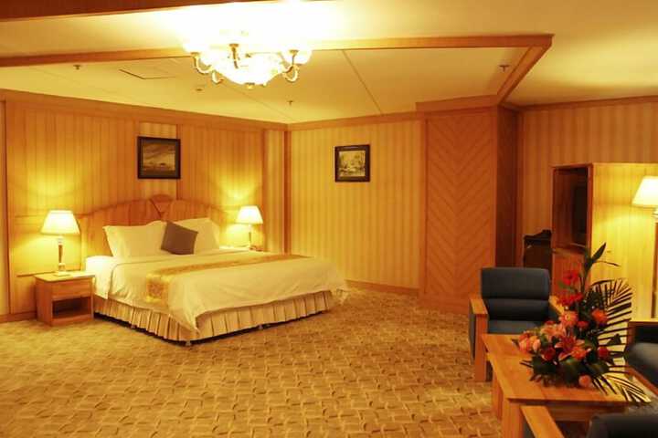 Room 4 of 15