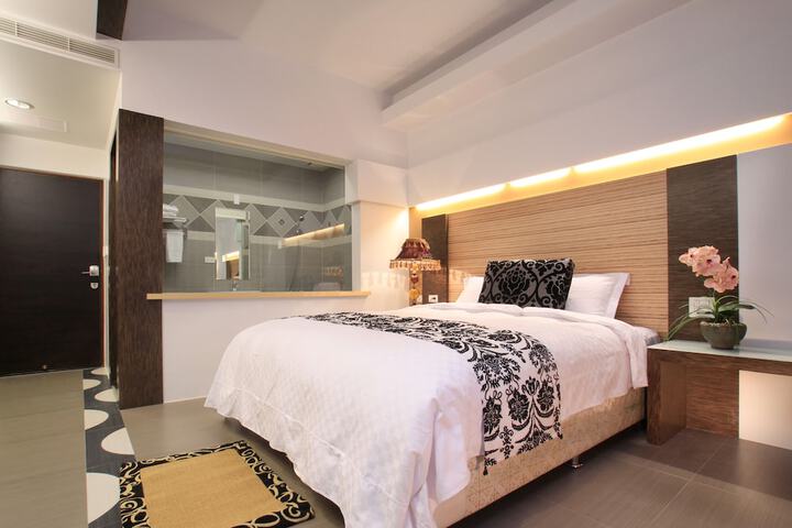 Room 10 of 37