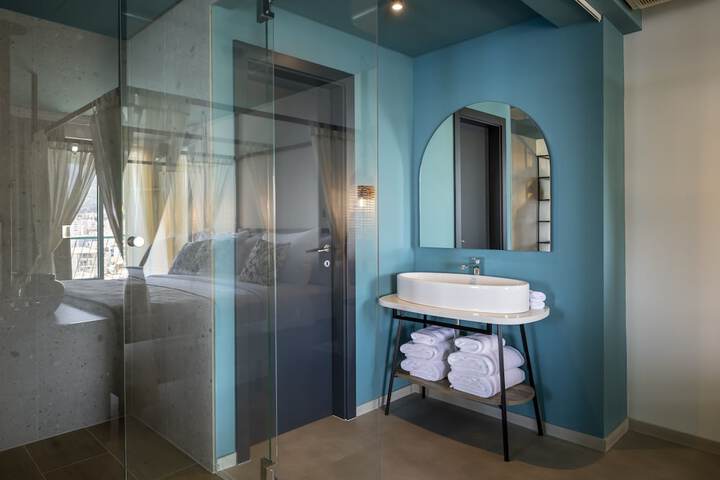 Room 15 of 63